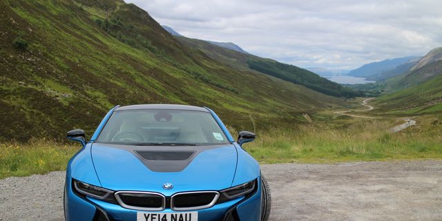 BMW i8 Road Front