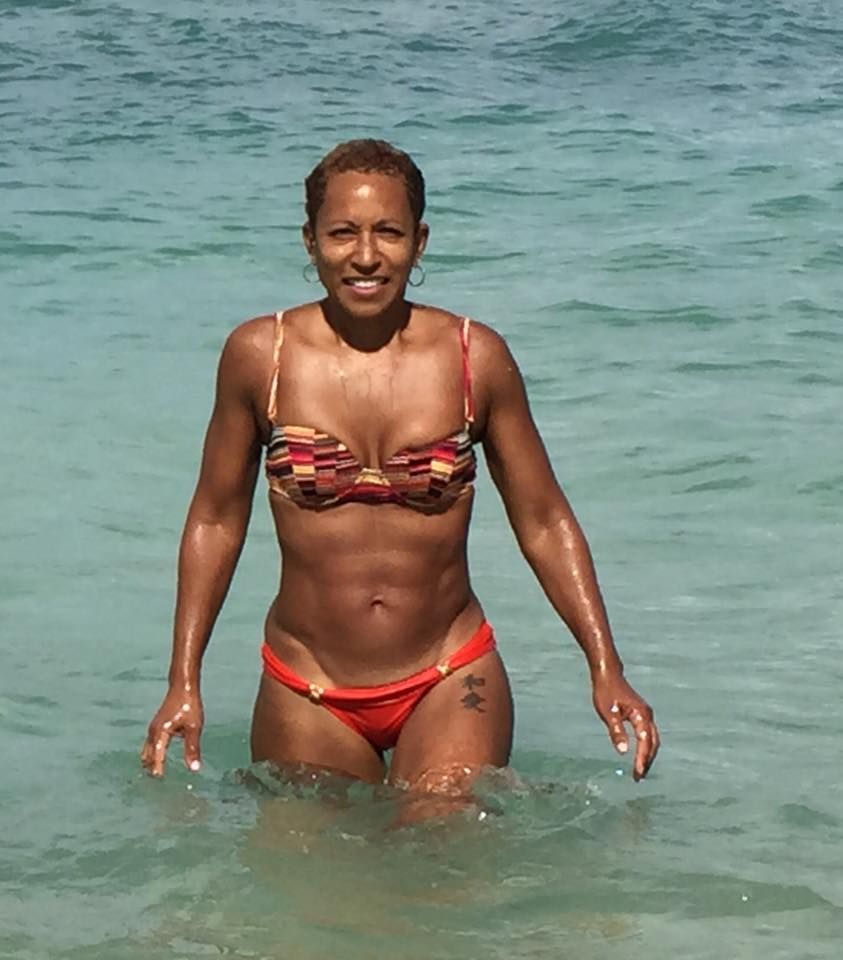 Pinkett Smith posts six pack mum picture