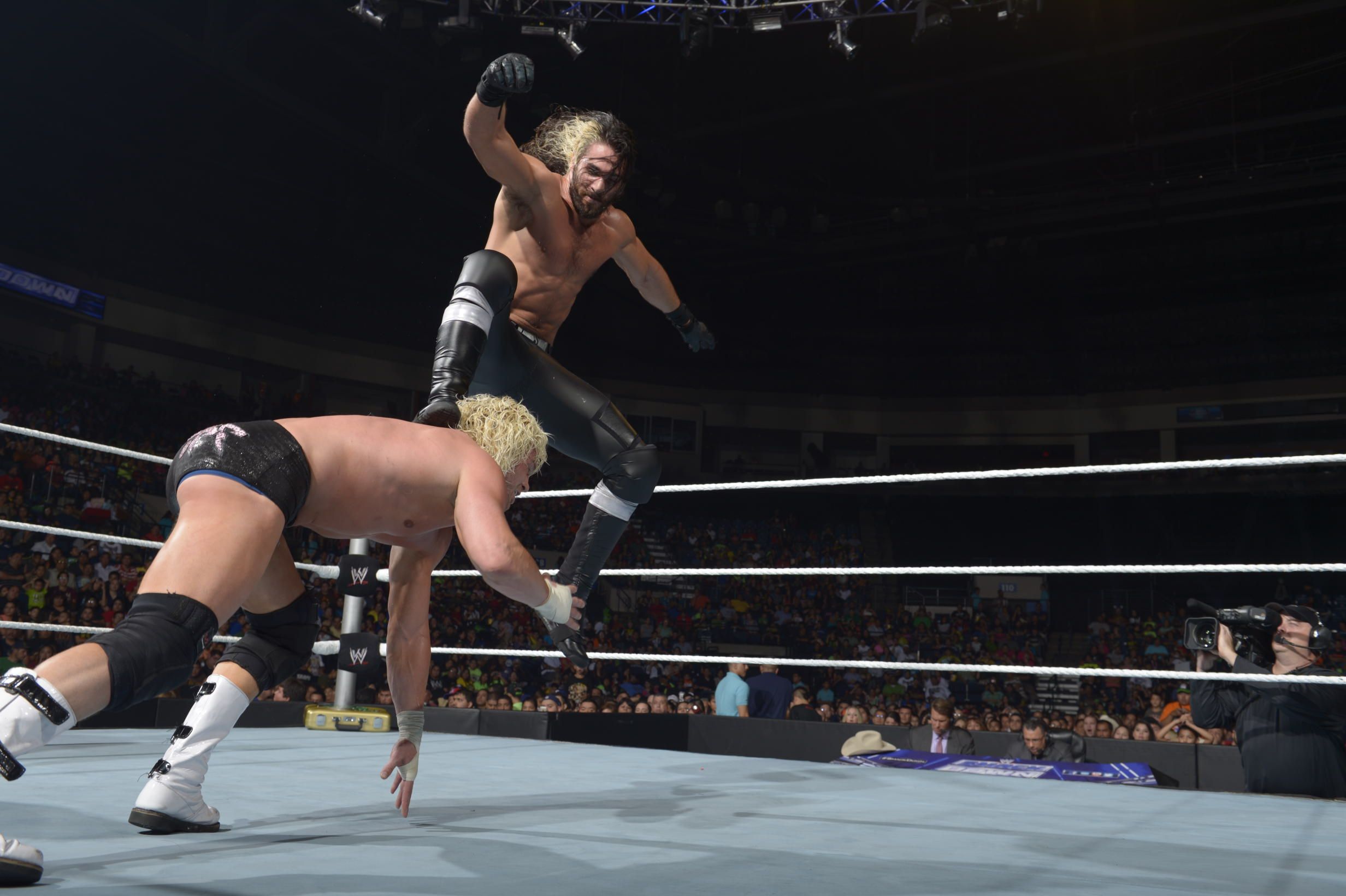 Nikki Bella vs. Naomi - Divas Title Match: WWE Extreme Rules 2015