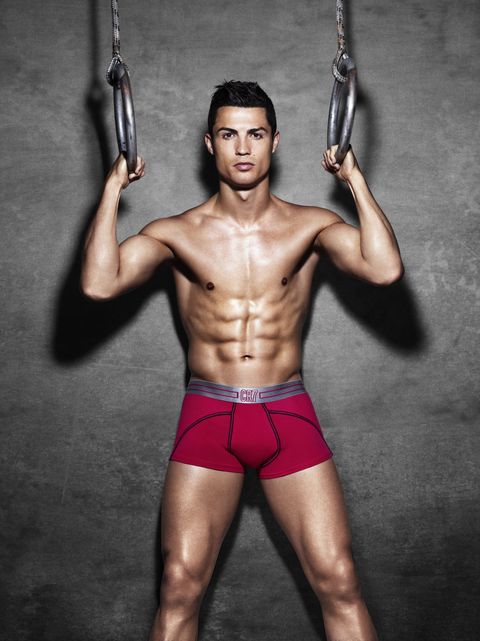 Cristiano Ronaldo – sự phong cách trong những bức ảnh chân dung người mẫu nổi tiếng sẽ khiến bạn không thể rời mắt!