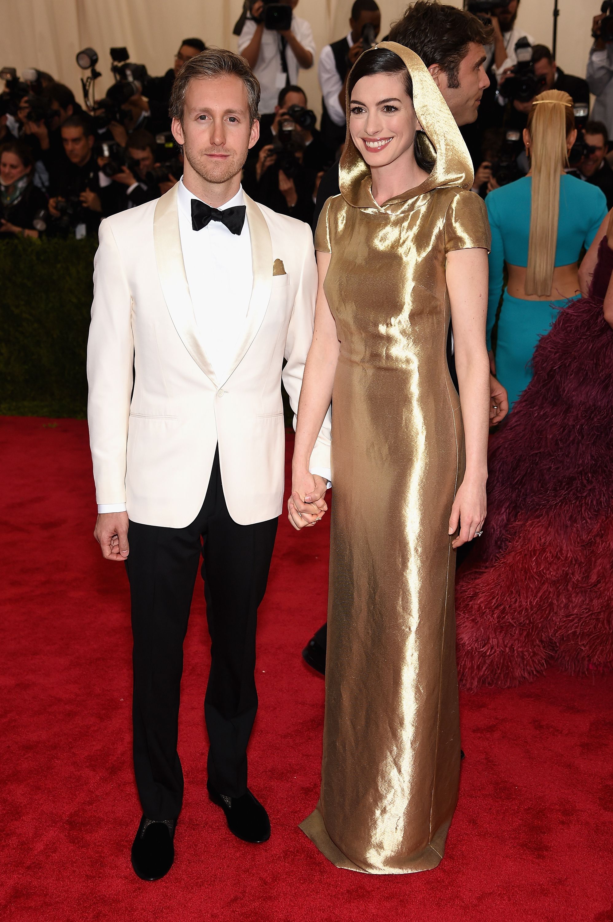 Anne Hathaway & Husband Adam Night At Paris Fashion Week - Fashion Sootra
