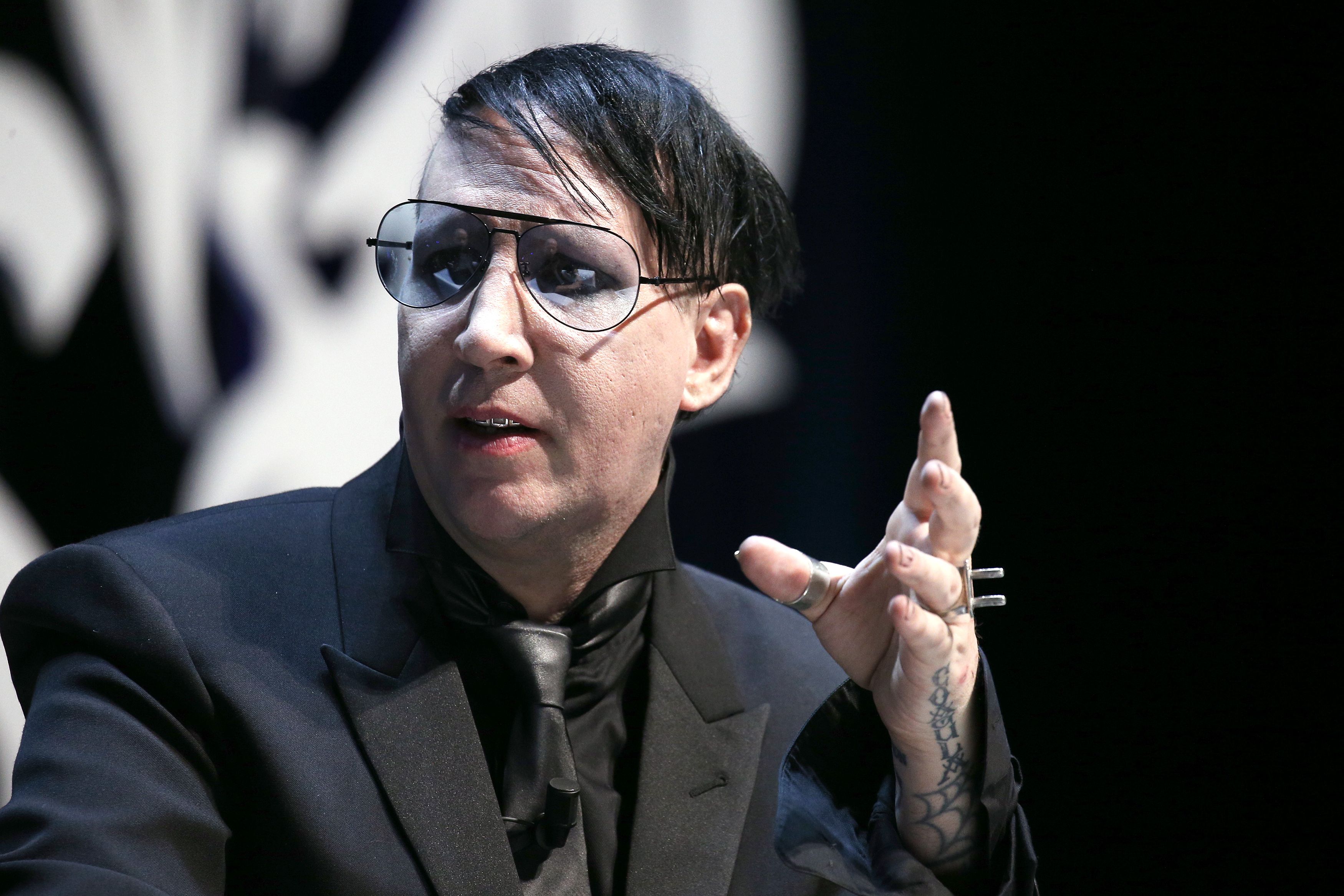 Marilyn Manson once addressed the playground rumour about him getting his  rib removed
