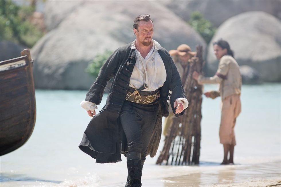 Toby Stephens Wears Canali to 'Black Sails' Premiere – The Fashionisto