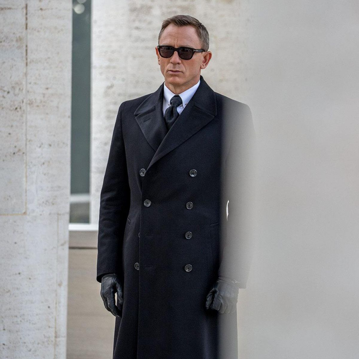 See James Bond's Tom Ford-designed clothes