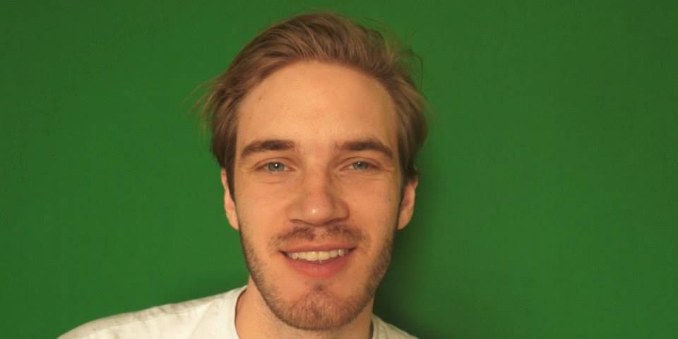 Самый популярный ютубер. PEWDIEPIE лицо. ПЬЮДИПАЙ 2000. ПЬЮДИПАЙ молодой. ПЬЮДИПАЙ улыбается.