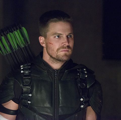 Arrow star Stephen Amell suffers back injury performing stunt