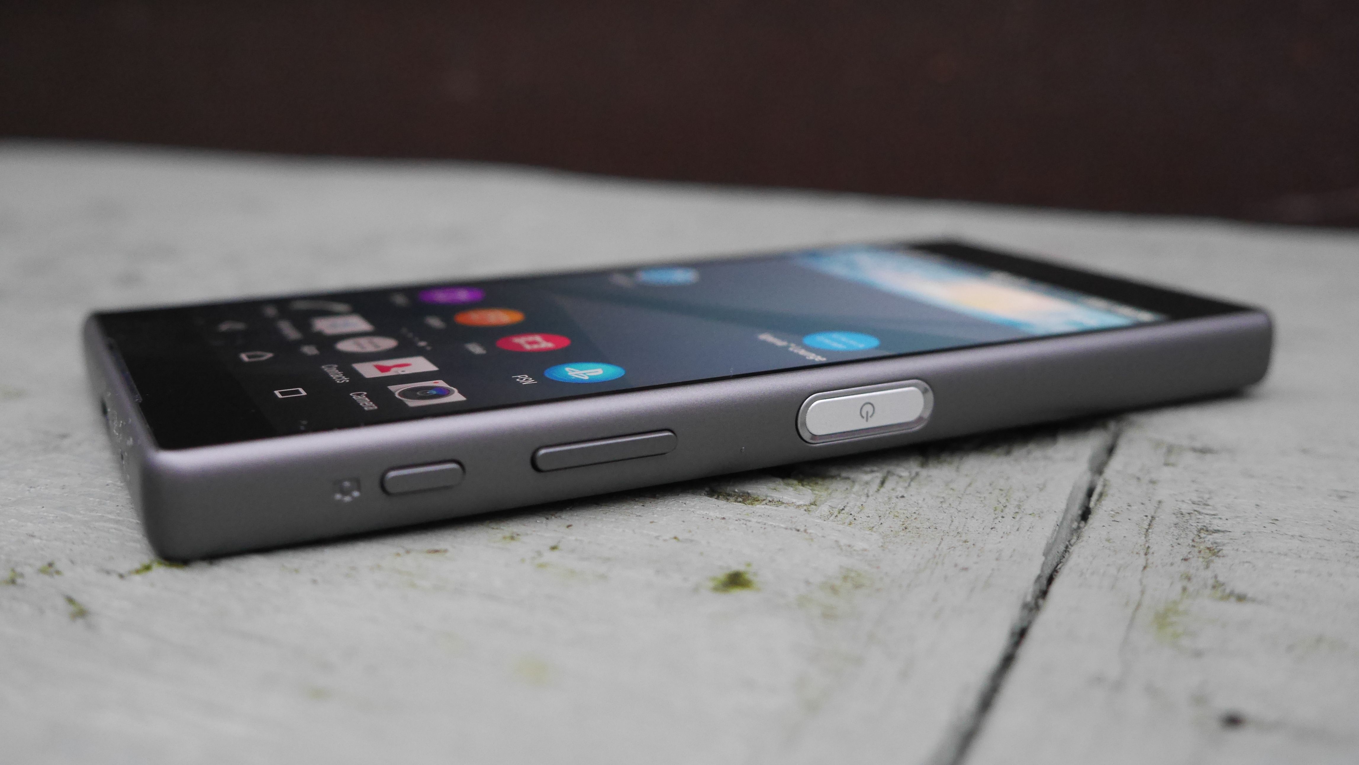 Sony Xperia Z5 Compact Review: Sony's stunning camera is let down