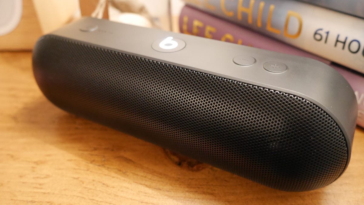 Beats pill speaker black best sale friday deal