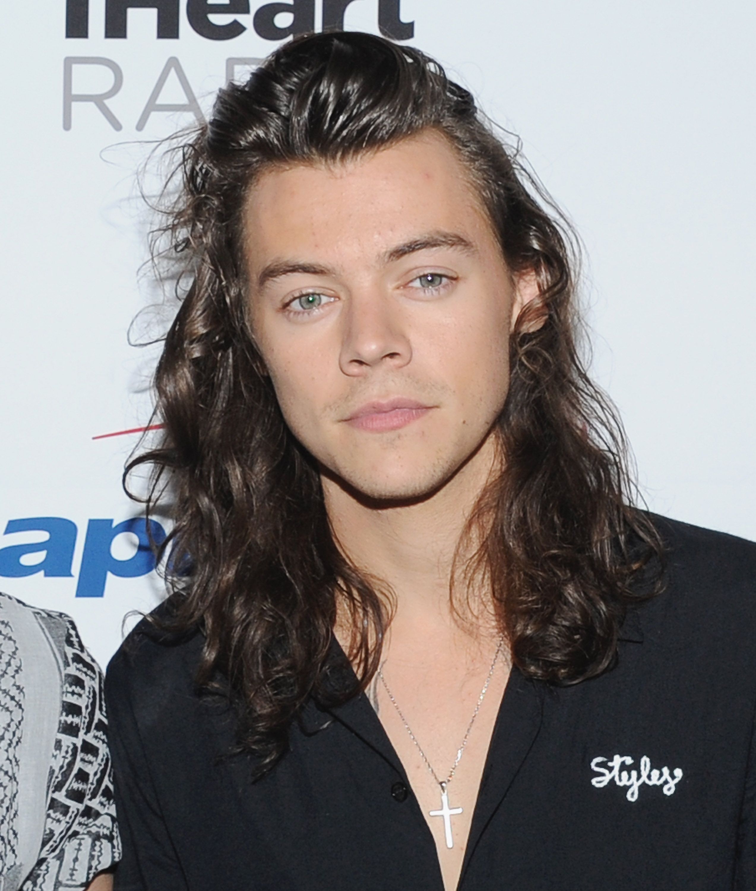 Harry Styles Fans Respond to New Short Haircut Pics