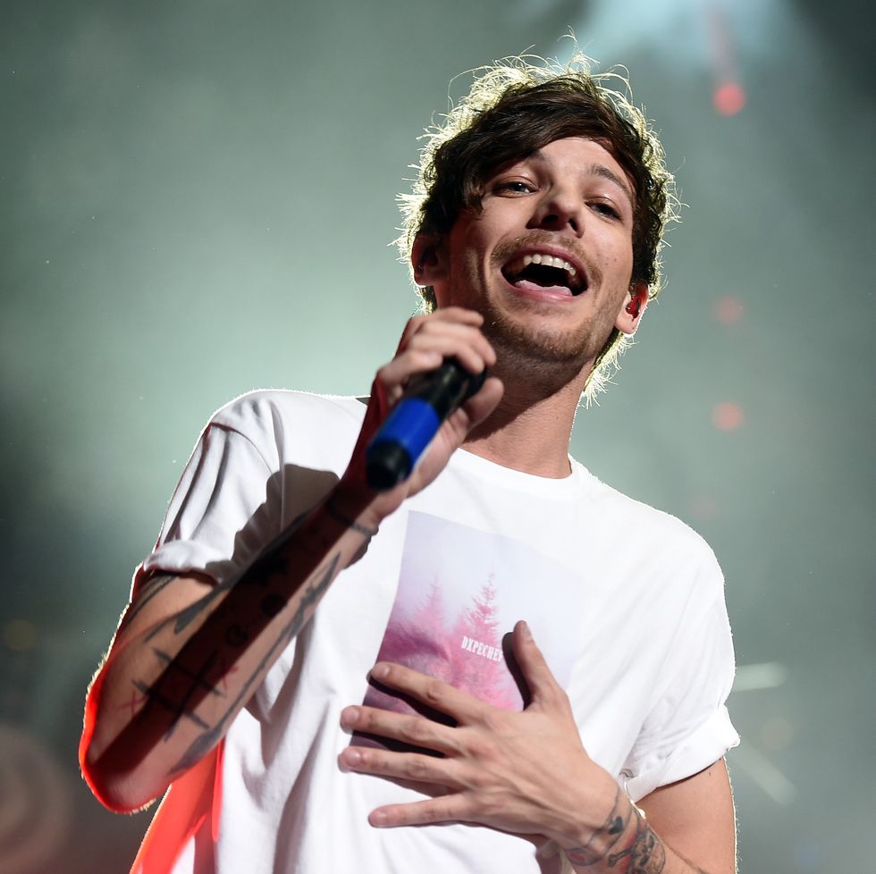 Singer Louis Tomlinson of pop band One Direction is photographed on News  Photo - Getty Images