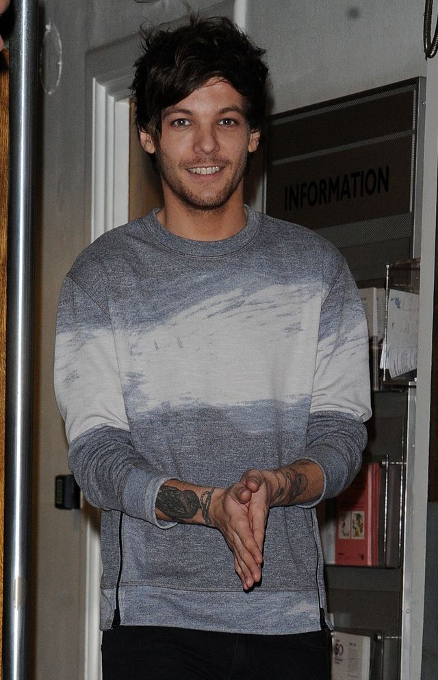 Louis Tomlinson steps out for the first time wearing hospital
