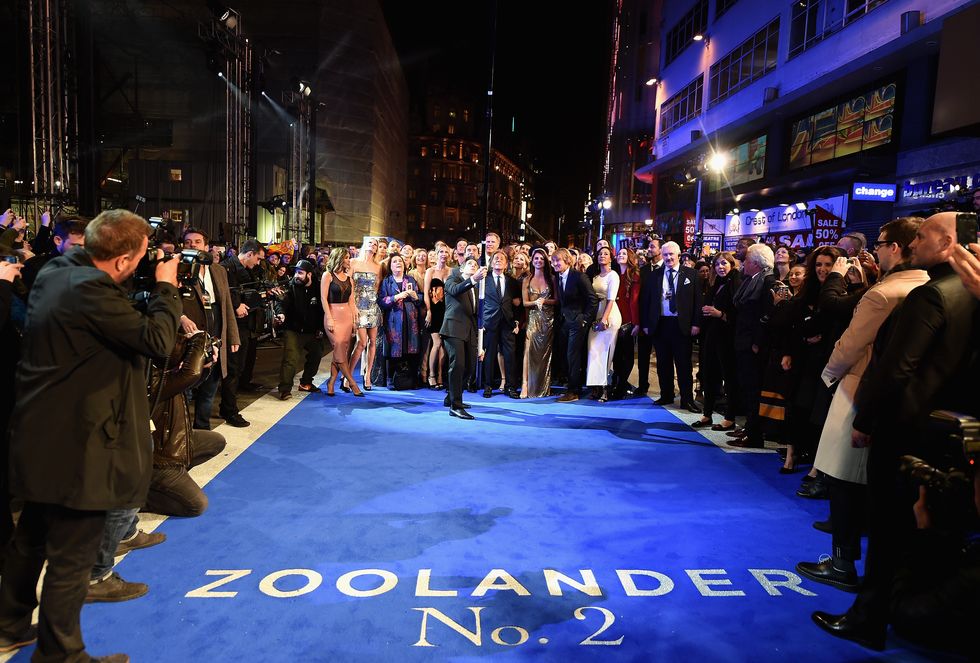 Ben Stiller attempts a record breaking selfie at the Zoolander No. 2 premiere