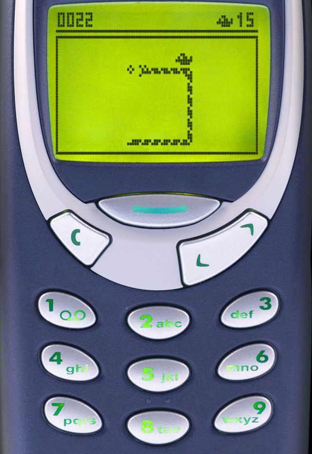 FWA 🏅 on X: Who remembers or had a Nokia 3310, from 2000?! The legendary  mobile phone known for its durability, chat function and Snake II. Mobile  evolution is another special feature