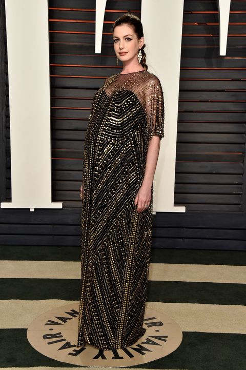 Anne Hathaway attends the 2016 Vanity Fair Oscar Party