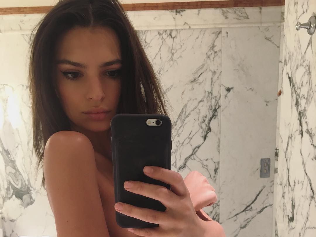 Emily Ratajkowski gets a thank you note and 