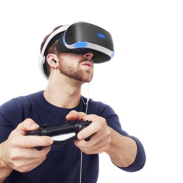 PlayStation VR: Man wearing headset and holding controller