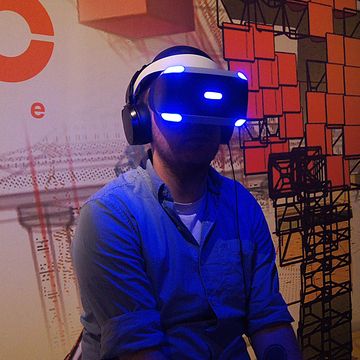 Sony PlayStation VR at Game Developers Conference 2016, Digital Spy's Matt Hill playing