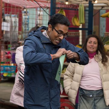 A frustrated Tamwar reaches his limit and decides to go travelling with Nancy. ​​