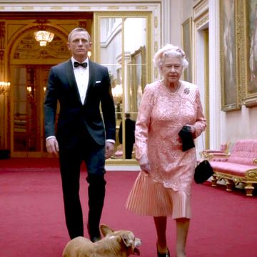 Queen Elizabeth II, Daniel Craig in James Bond skit for London 2012 Olympics