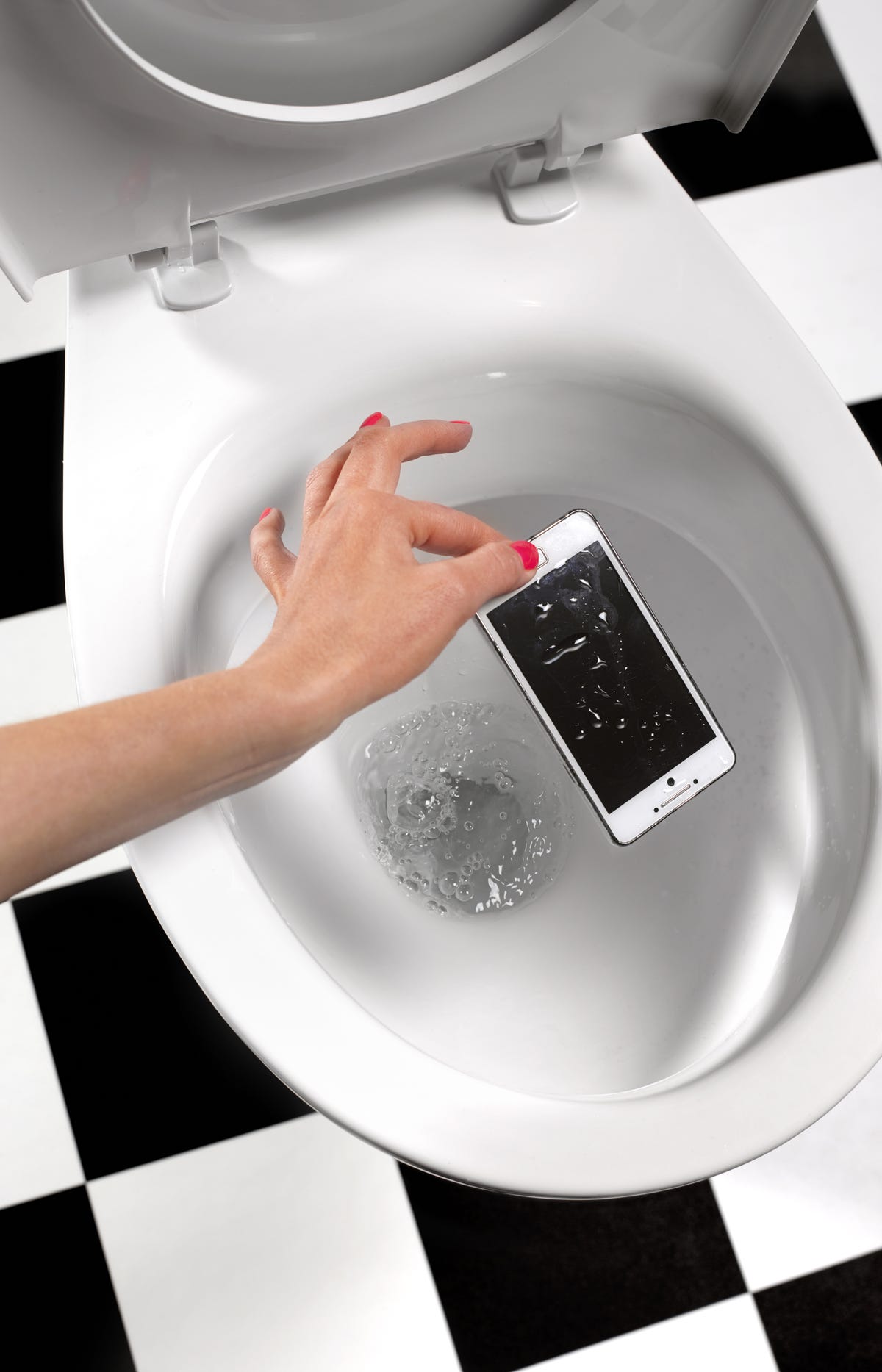 This phone battery turns your piss into power