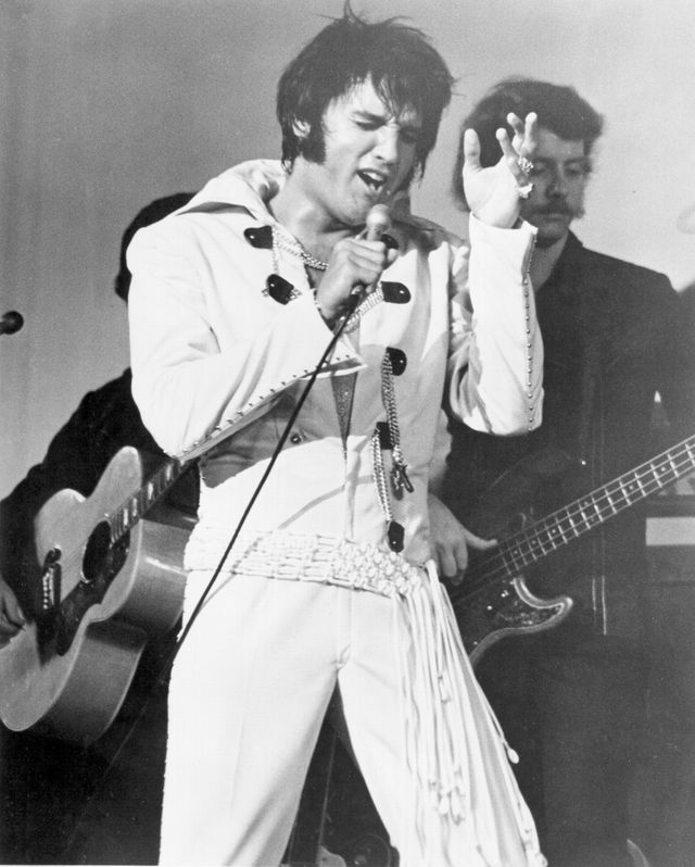 Elvis Presley – T-R-O-U-B-L-E (1975) Lyrics