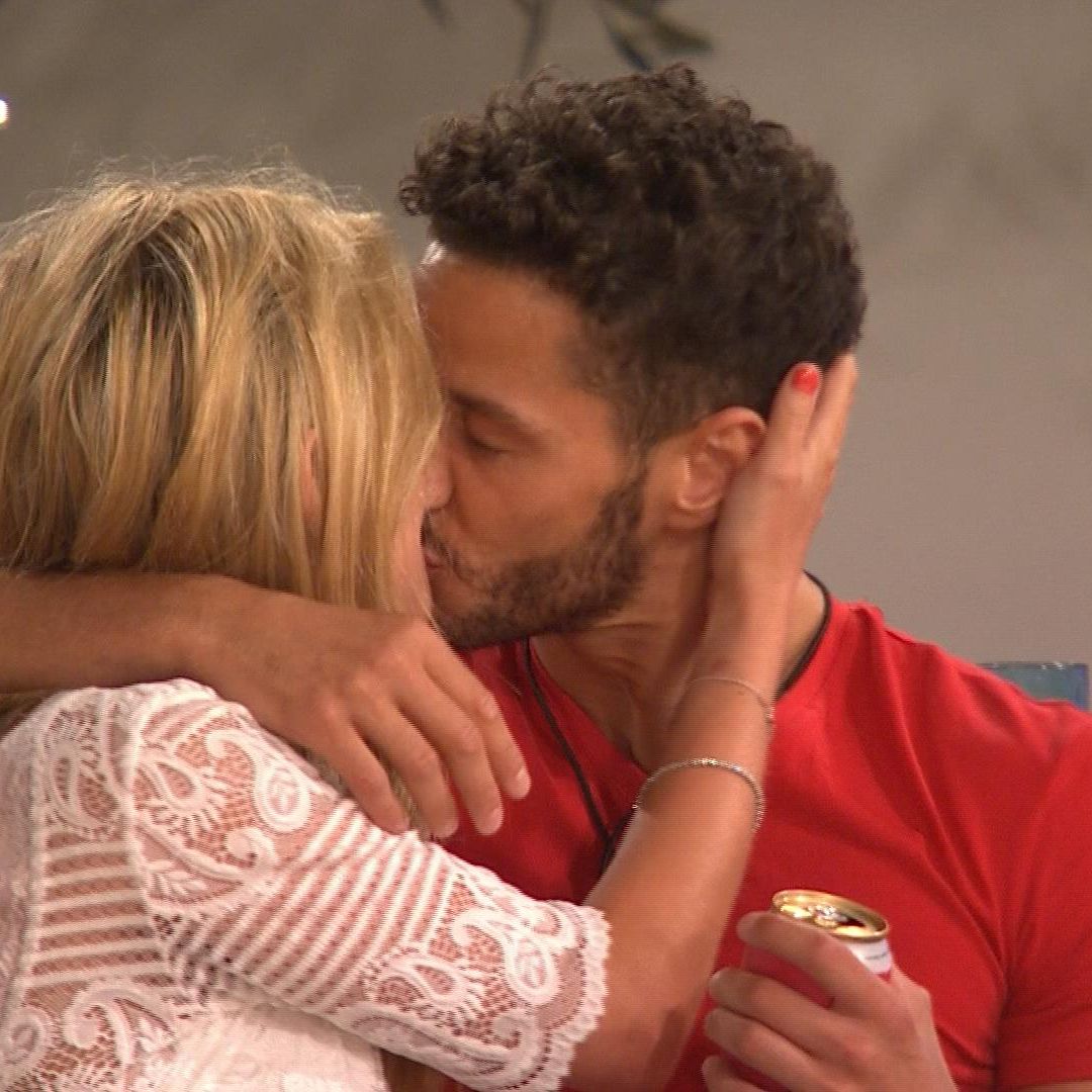 Love Island 2016: Scott & Zara are already kissing