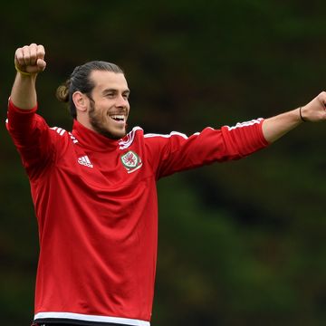 Gareth Bale training for Wales