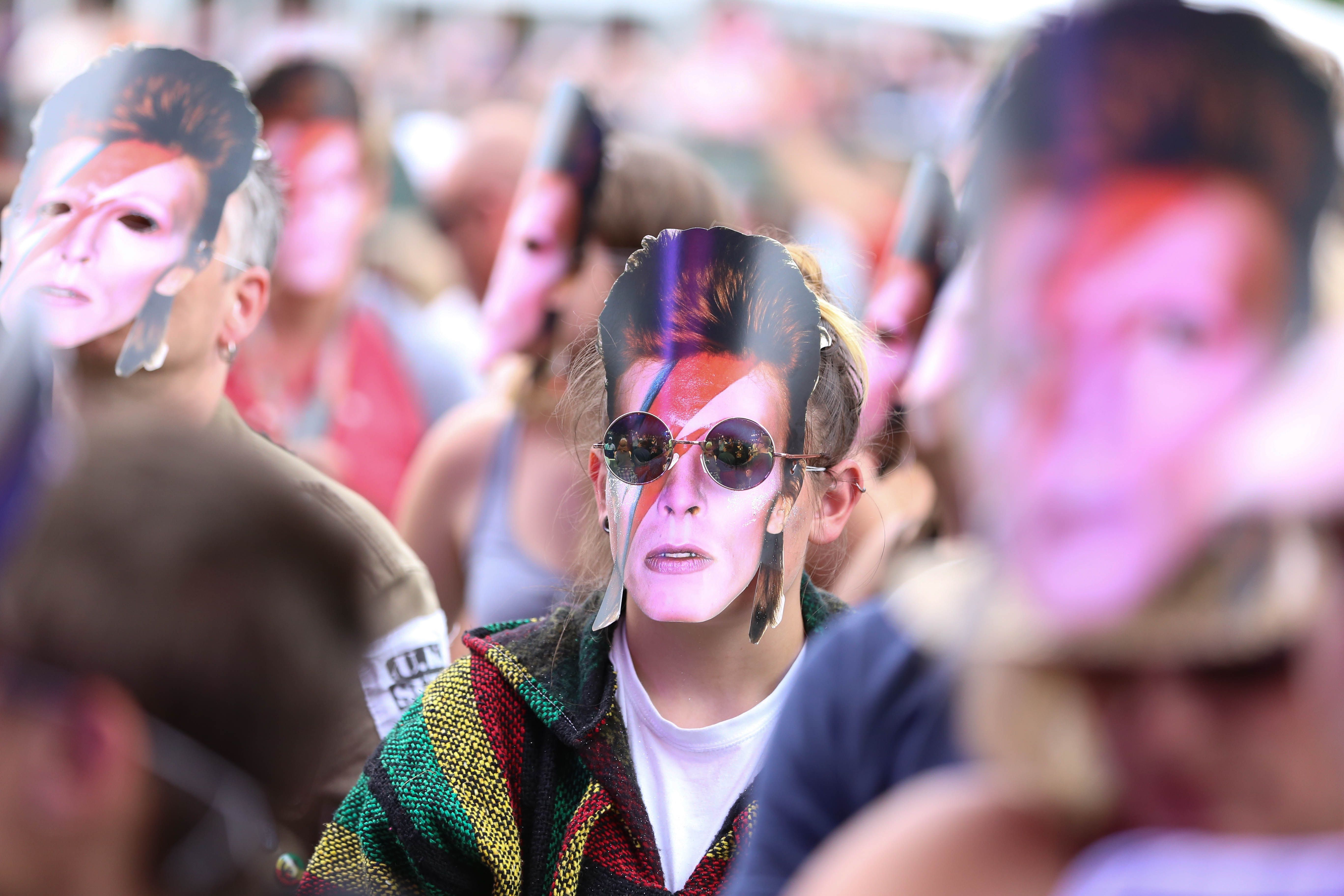 David bowie deals pink sunglasses