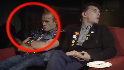 Holy crap, there was a FIFTH housemate in The Young Ones, hiding in ...