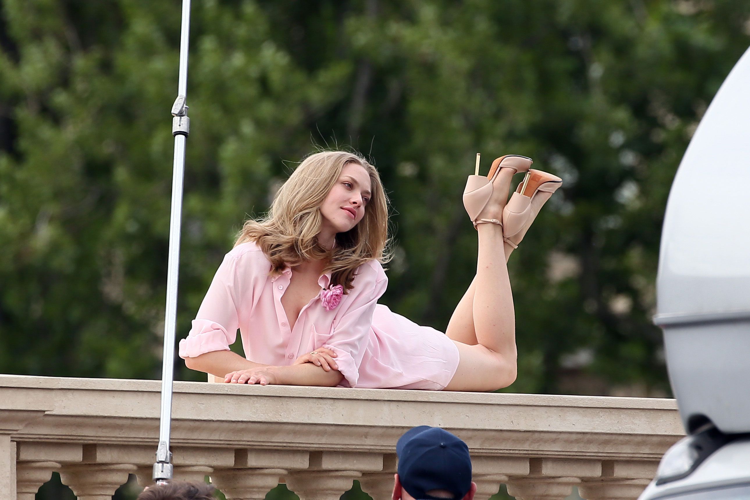 Beyonce Upskirt No Panties - Amanda Seyfried denies flashing EVERYTHING in photoshoot