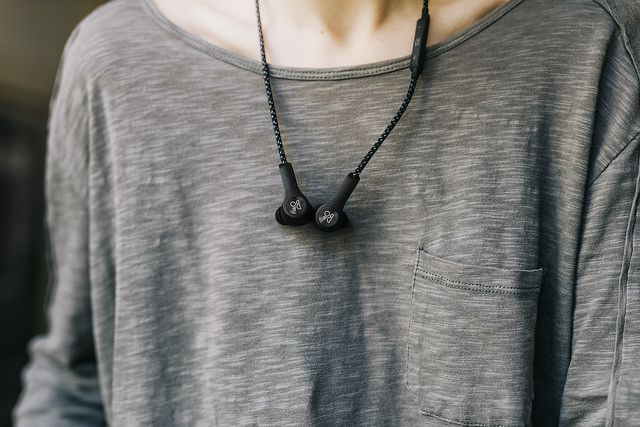 wireless earbuds necklace