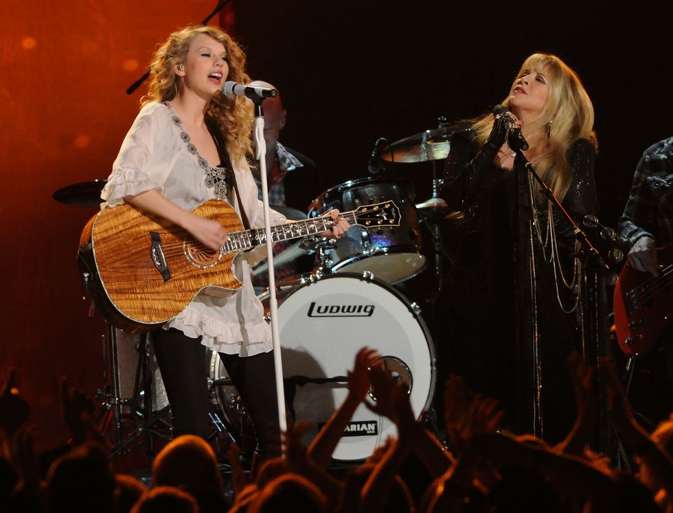 Musicians Taylor Swift and Stevie Nicks perform onstage during the 52nd Annual GRAMMY Awards held at Staples Center on January 31, 2010 in Los Angeles, California.