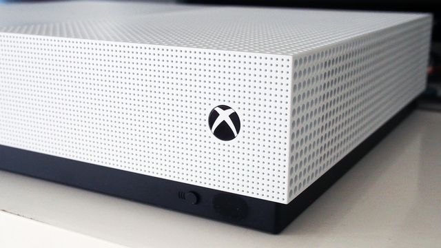 Watch us unbox the very heavy Xbox One X - Video - CNET