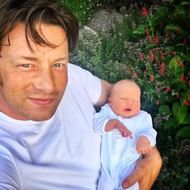 Jamie Oliver has his 12-year-old son host a show: Baby chef, yes