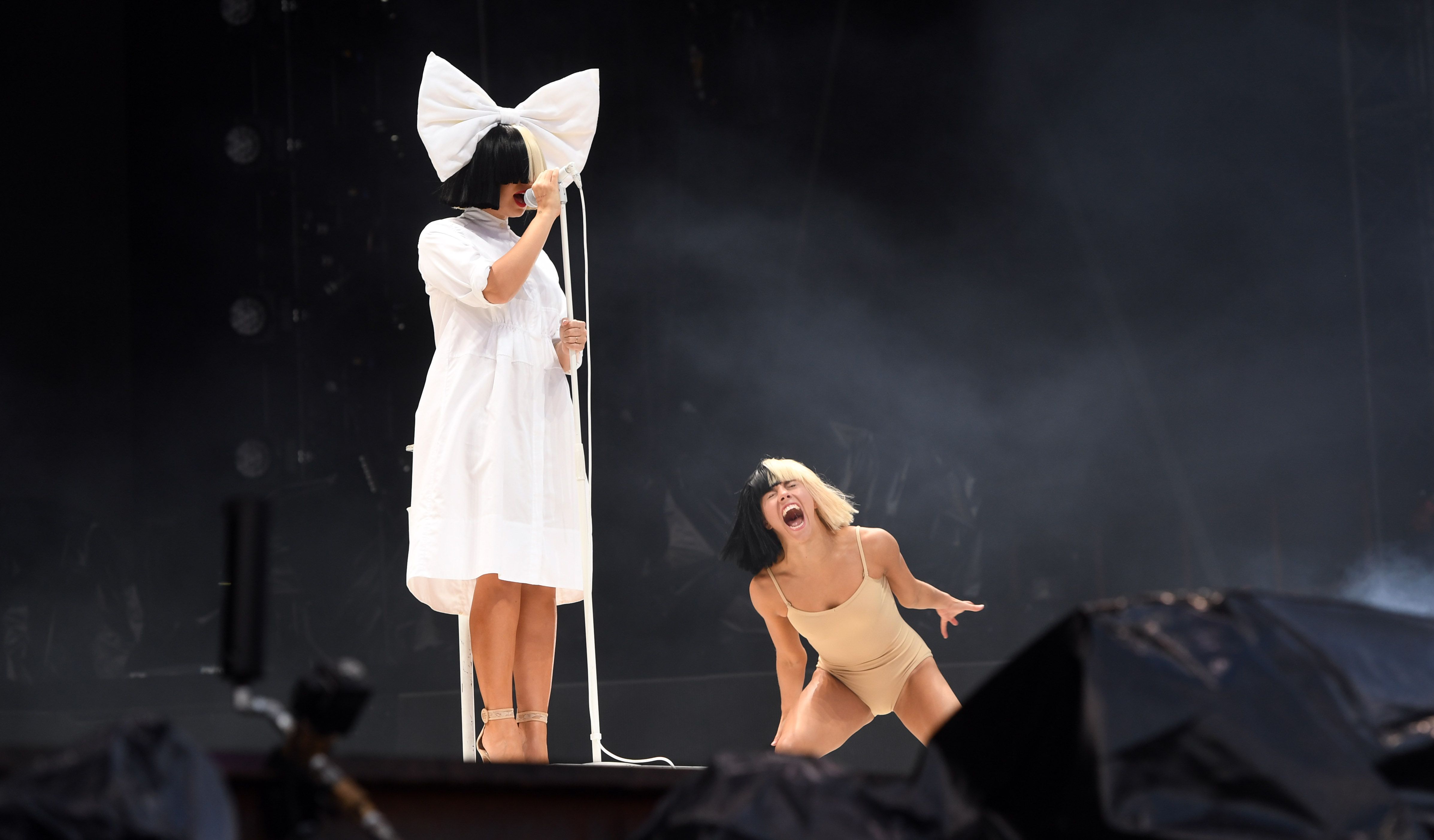Sia Drives For 13 Hours After Her Plane Was Cancelled To Make A Gig In Sydney - gig brawl stars