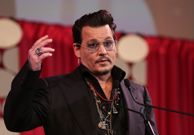 johnny depp looking perplexed at the make up artists and hair stylists guild awards