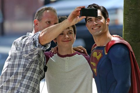 Tyler Hoechlin is loving life as Superman on the Supergirl set