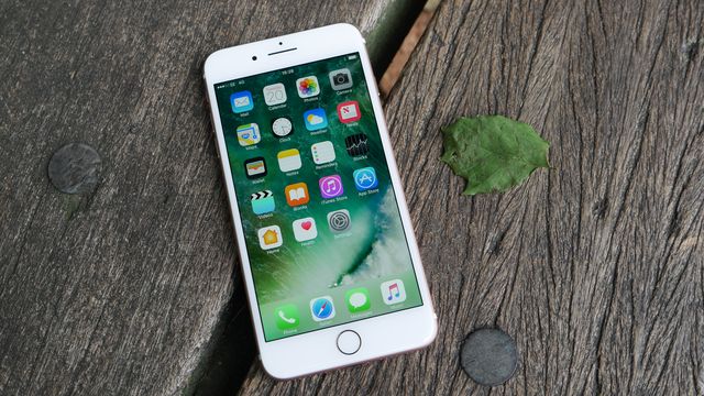iPhone 7 review: how good can a phone be if the battery doesn't even last a  day?, iPhone 7