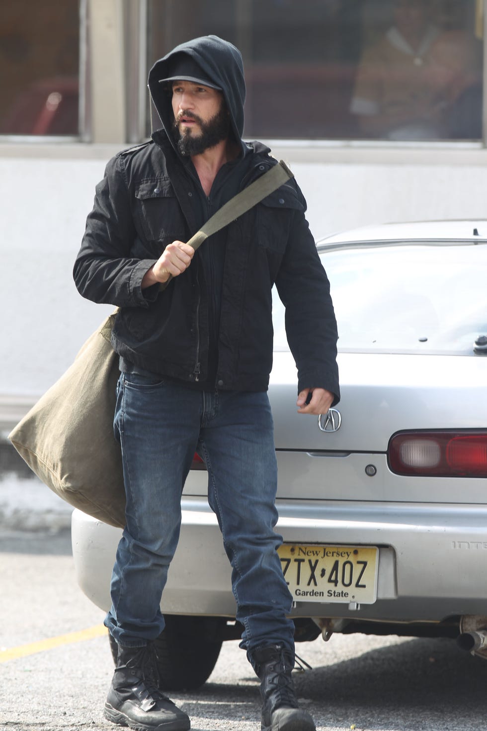 Jon Bernthal (The Punisher) Spotted At Commanders Camp – What'S Going On? - 0d0hc3c