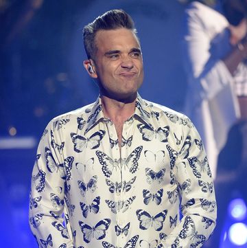 robbie williams performs at the apple music festival