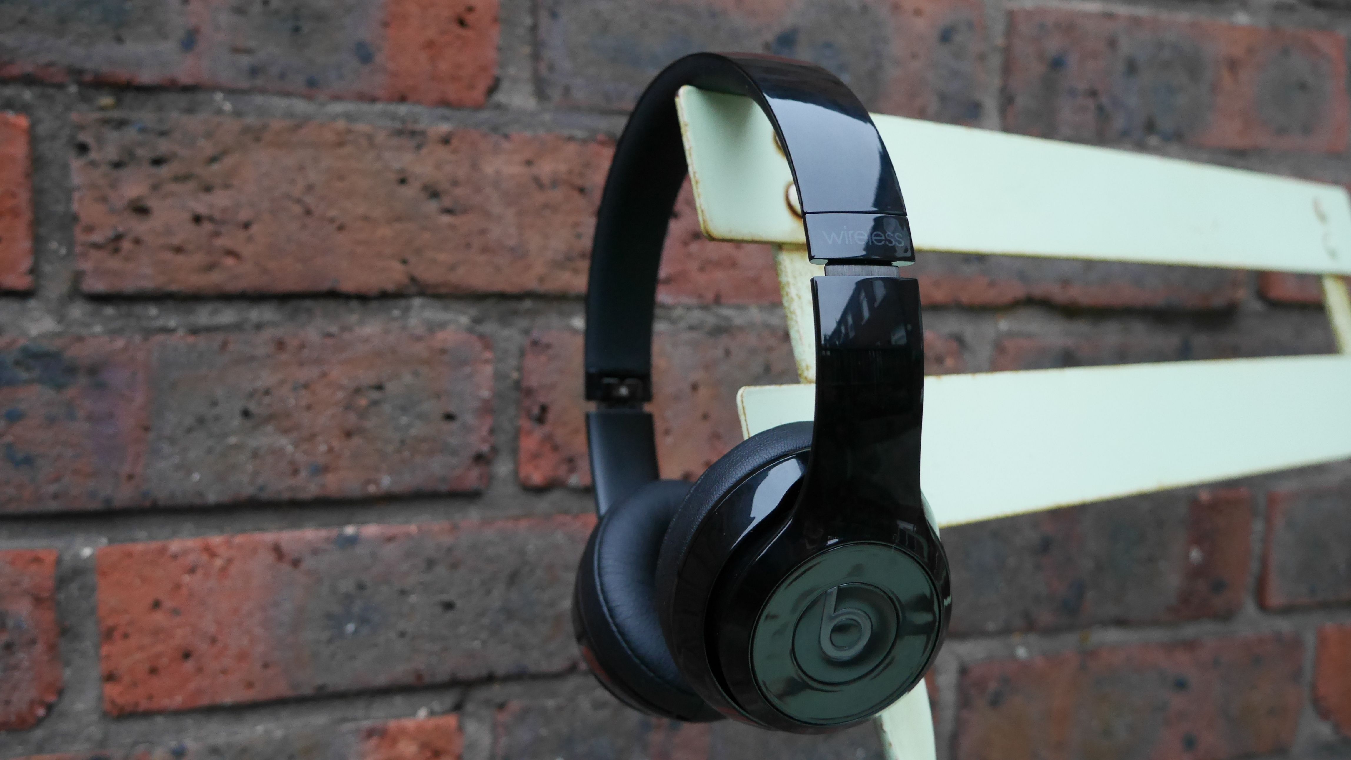 Beats solo wireless outlet review