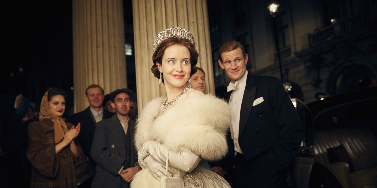 The crown. Элизабет Дебики в сериале корона. Клэр Фой в роли Елизаветы 2. Корона сериал 2020. Сериал корона Клер Фой бриллиантовое ожерелье.