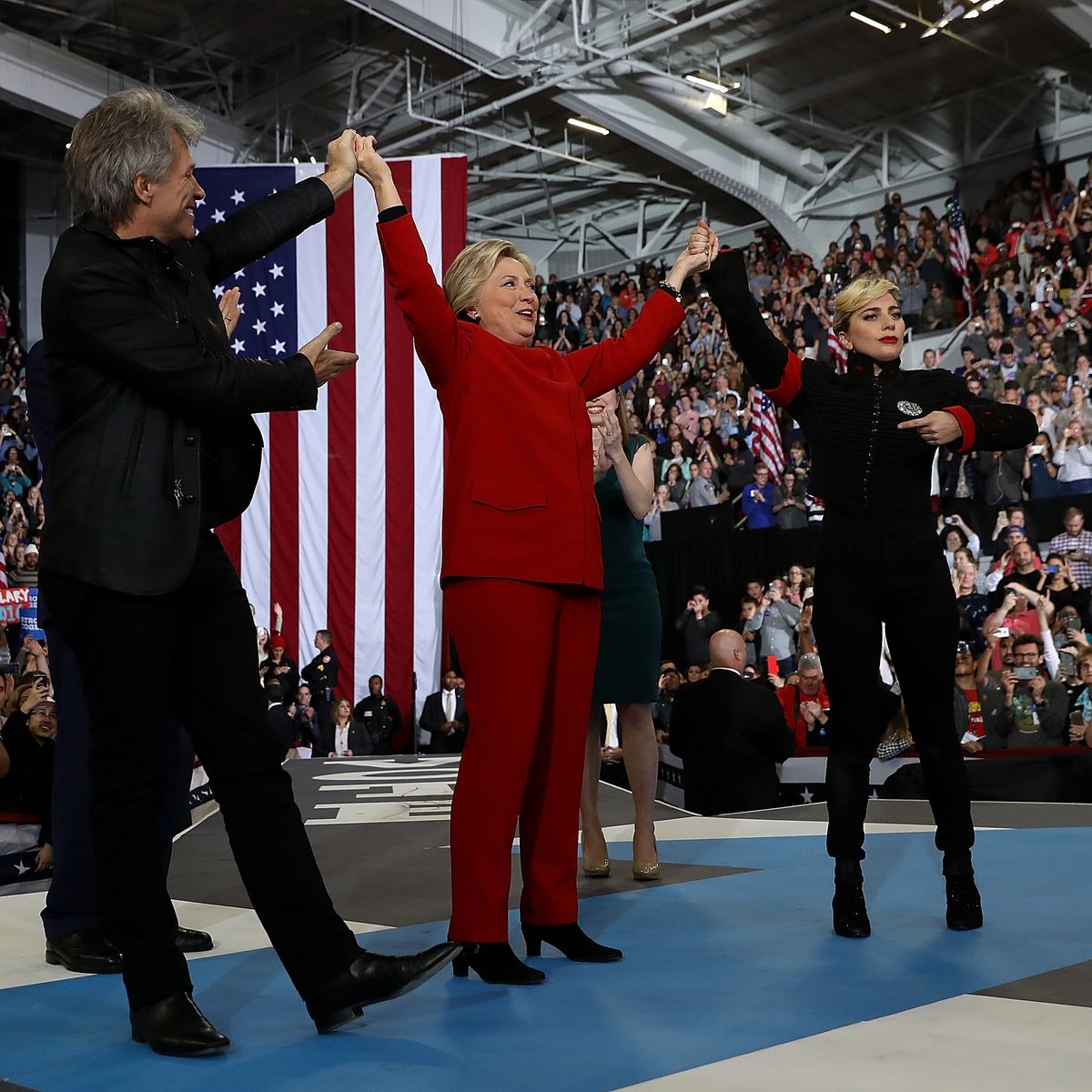 Vader circulatie premie Lady Gaga accidentally dressed a bit like a Nazi at Hillary Clinton's  Presidential rally
