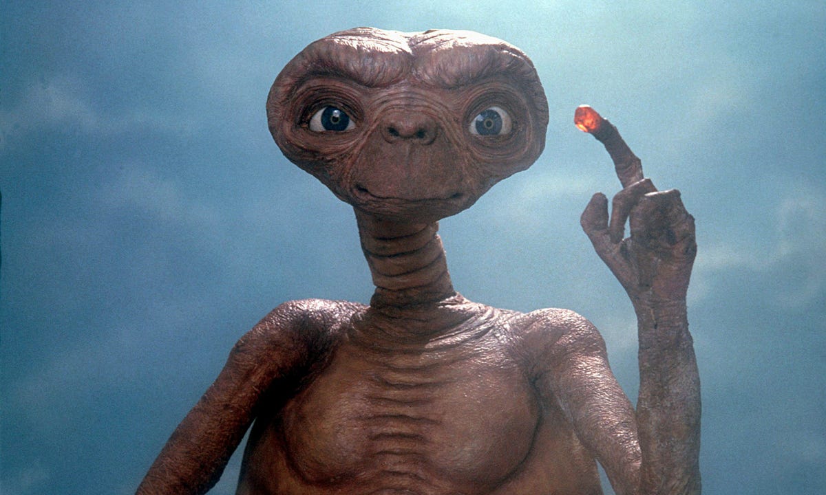 ET the Extra-Terrestrial had a Star Wars cameo