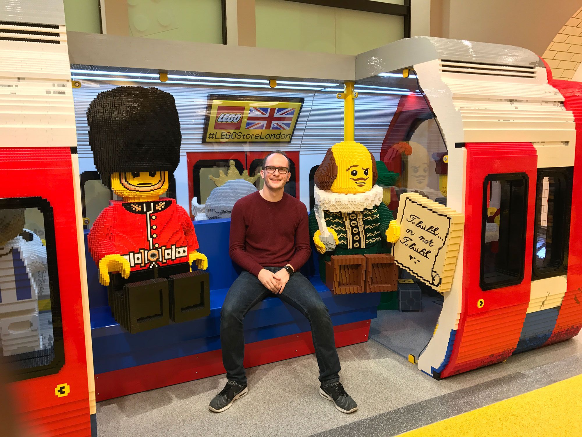 Alabama skrive et brev linse Take an exclusive first look around the world's biggest LEGO store in  London's Leicester Square