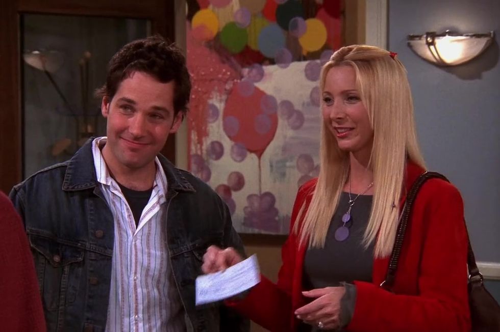 mike paul rudd and phoebe lisa kudrow in 'friends'