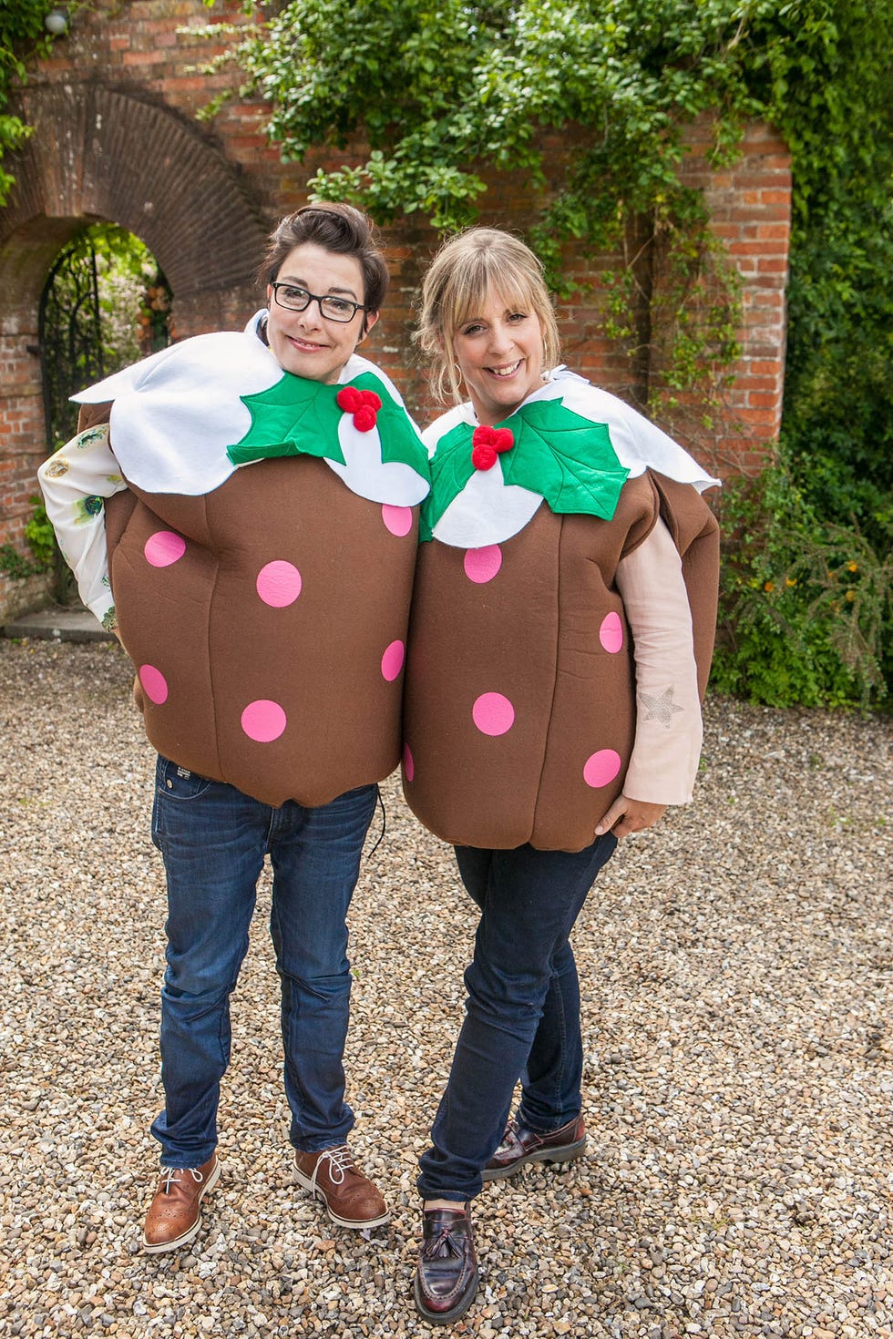 The Great Christmas Bake Off, starring Mary Berry, Paul Hollywood, Mel ...