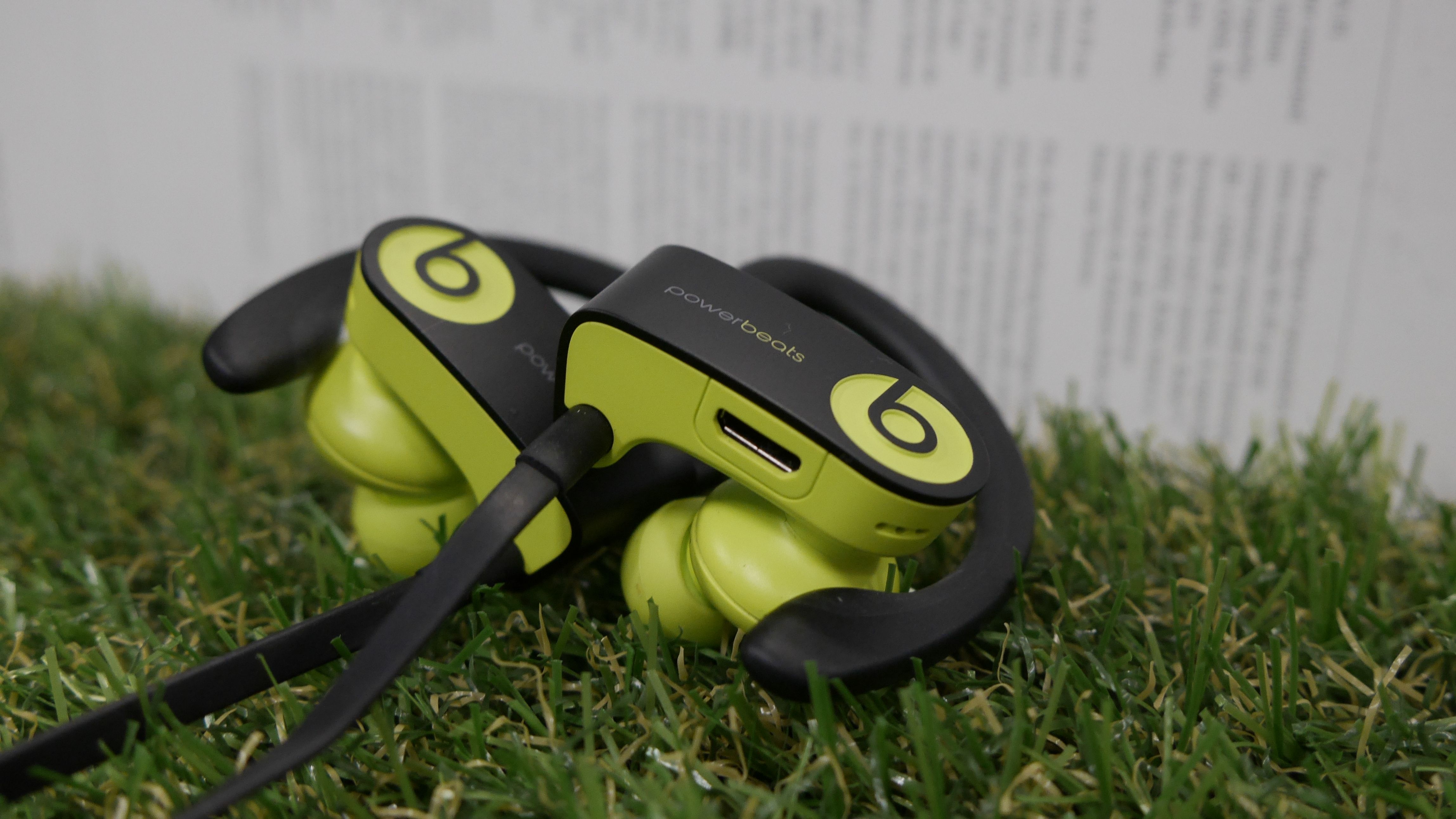 powerbeats 3 black and green