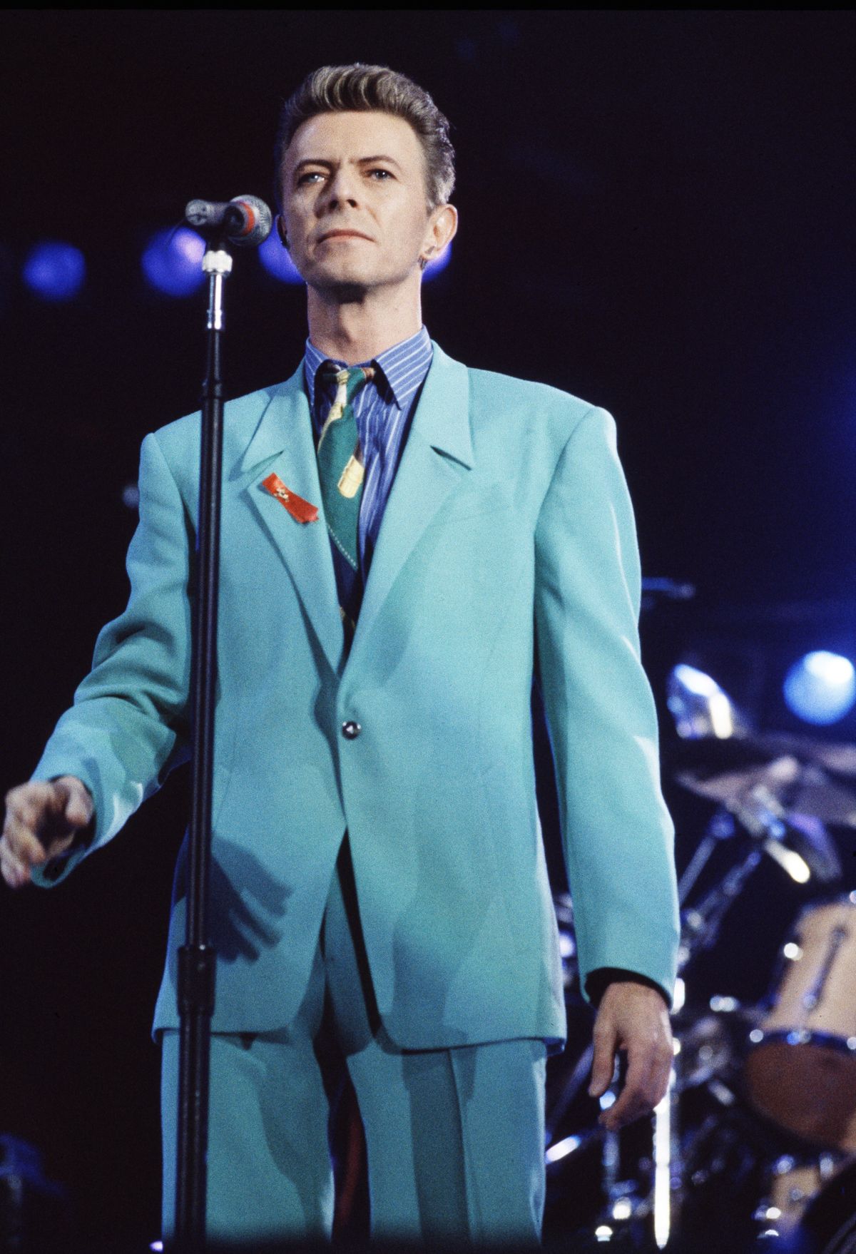 david bowie performs on stage at the freddie mercury tribute concert for aids awareness