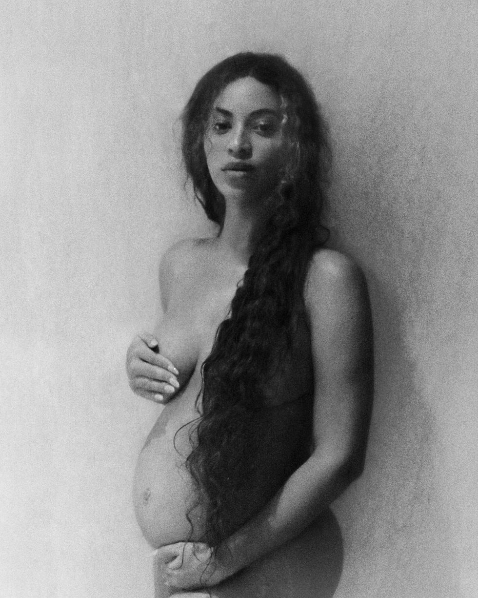 Beyoncé strips off completely naked in new pregnancy photos